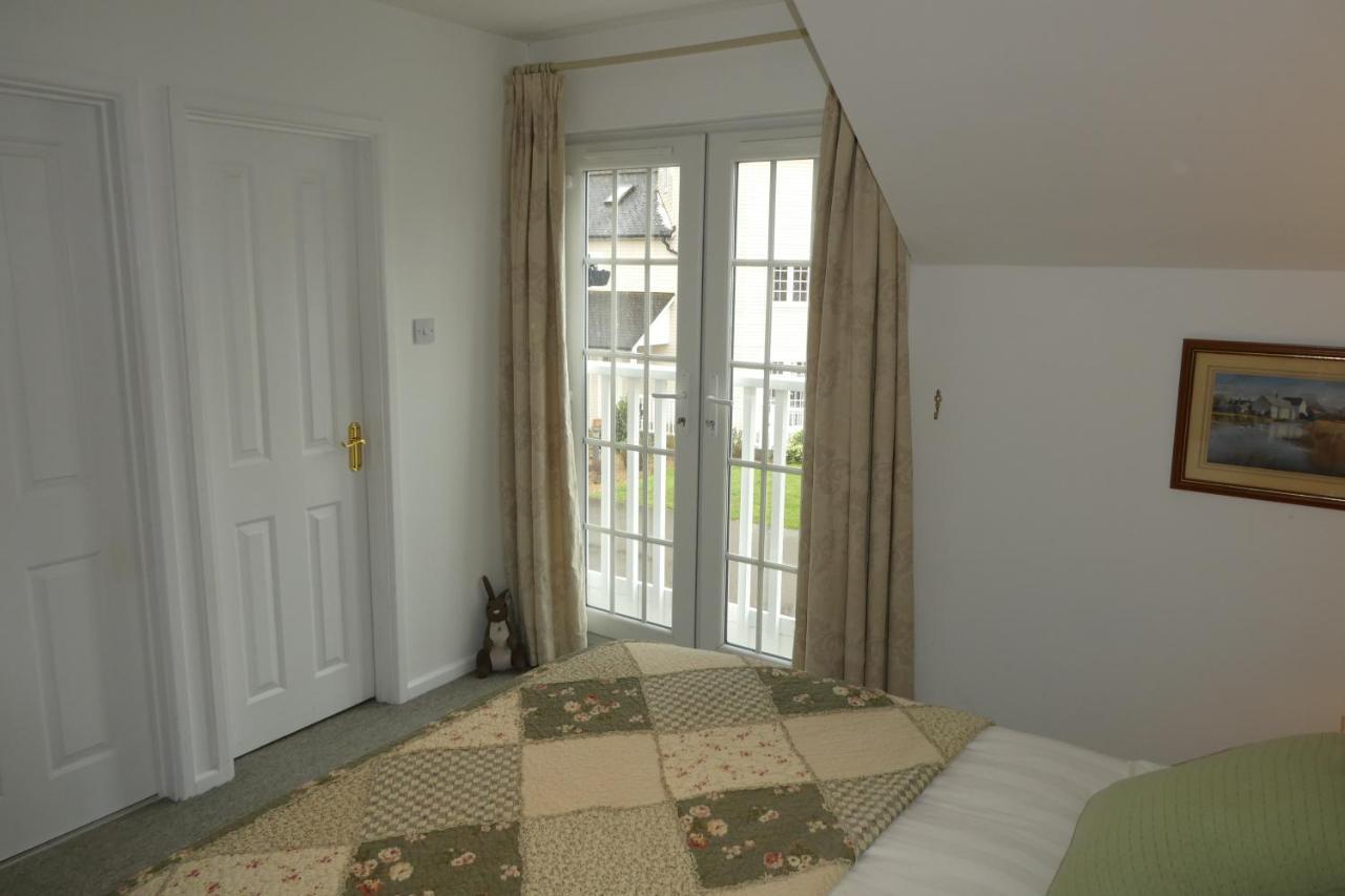 Liming Lodge - Lakeside Home In The Cotswolds South Cerney Extérieur photo