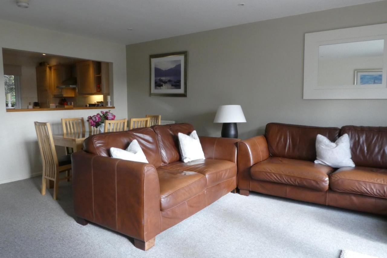 Liming Lodge - Lakeside Home In The Cotswolds South Cerney Extérieur photo